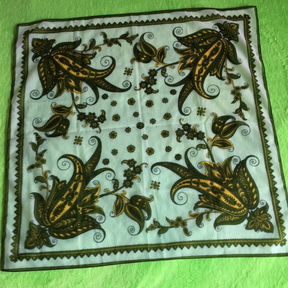 Susan André scarf